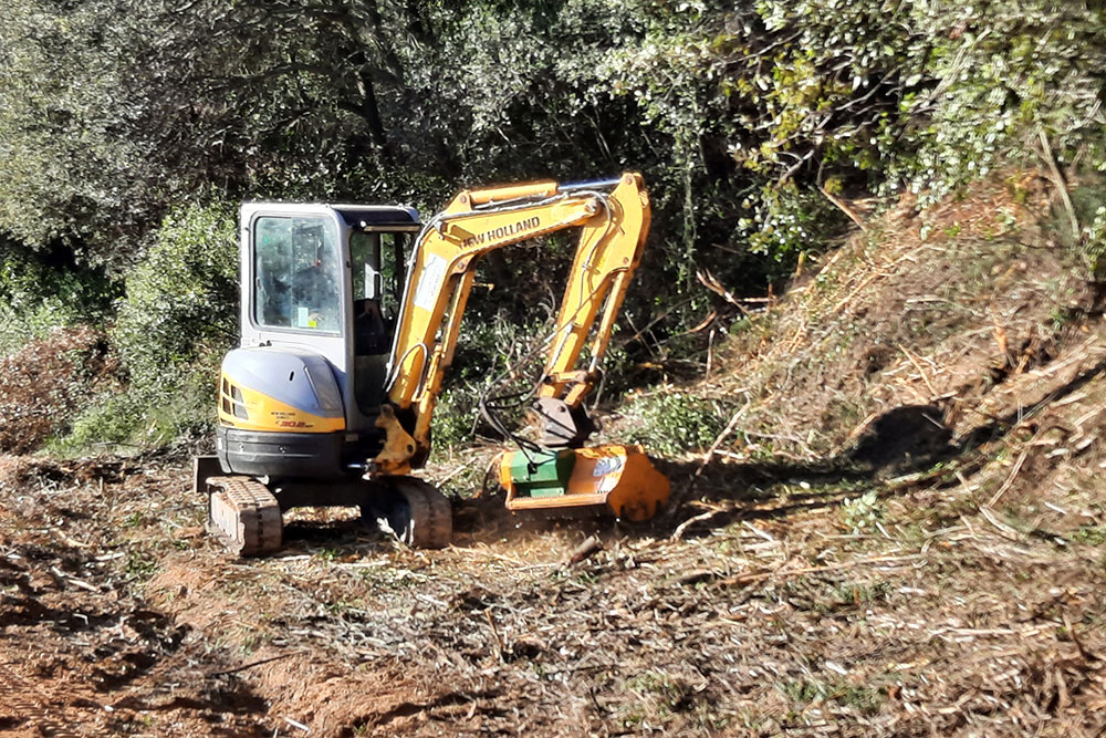 6transports-y-excavaciones-pou-padros-en-llica---barcelona